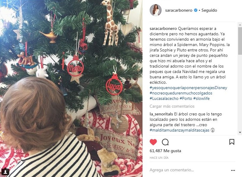 Adornos personalizados en el árbol de Navidad de Sara Carbonero - Naviknots desde 2015