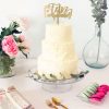 Feliz Cumpleaños cake topper adorno para tarta de cumpleaños disponible en más de 30 colores. Descubre este adorno para pastel único en knots made with love