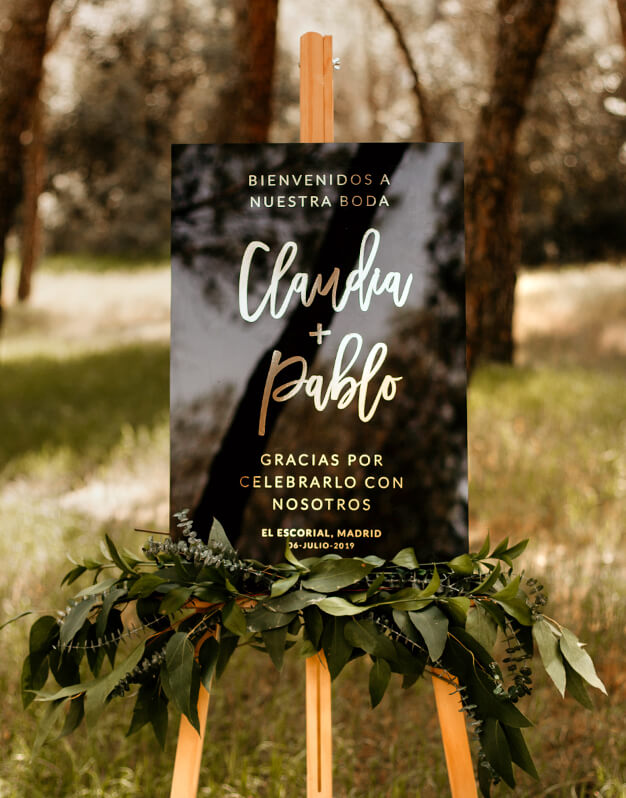 Elegante cartel rectangular personalizado para boda completo con mensaje bienvenida, agradecimiento, personalizado con los nombres de los novios, fecha y ciudad de celebración.