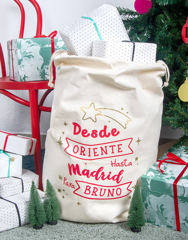 Saco Navidad desde Oriente/Polo Norte personalizado nombre ciudad ideal para guardar los regalos de los que peques en Navidad diseño knots made with love.