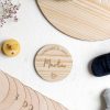 Hemos creado un pack regalo bebé madera perfecto para recién nacidos, con detalles para su dormitorio y para seguir su crecimiento. ¡Lo quieres seguro!