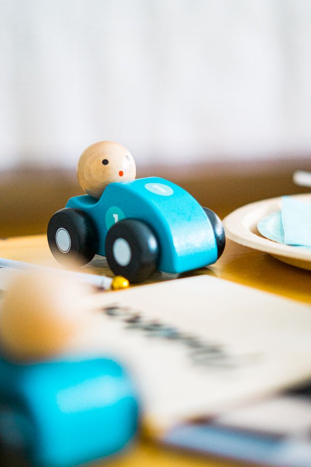 
Todo lo que quería era un cumpleaños de coches diferente para Bruno. Uno de sus primeros sonidos ha sido BRRR cuando juega con alguno de sus cochecitos.
