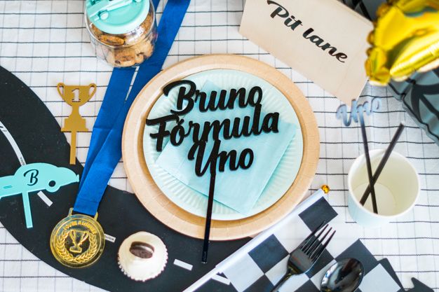 
Todo lo que quería era un cumpleaños de coches diferente para Bruno. Uno de sus primeros sonidos ha sido BRRR cuando juega con alguno de sus cochecitos.
