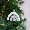 Arcoíris Adorno Navidad Laponia plata personalízalo con el nombre decora tu árbol de navidad con este original navikntos. ¡Descubre más modelos!