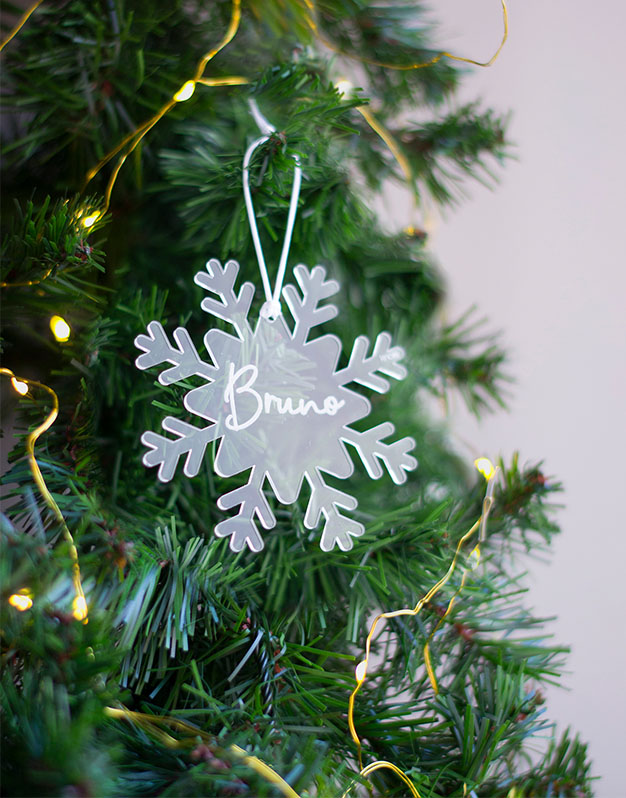 Adorno Navidad Personalizado Copo de Nieve con Nombre decora tu árbol de navidad con este detalle precioso. Naviknots originales desde 2014