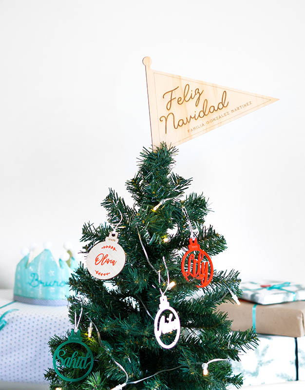 Banderola árbol Navidad personalizada para la parte superior de tu árbol. ¡Decora tu hogar con #naviknots, los adornos que triunfan entre las celebrities!