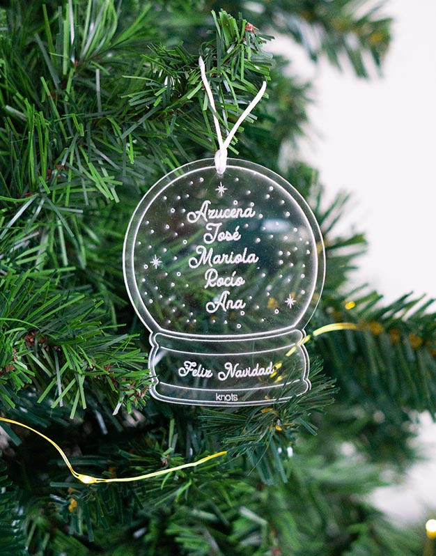 Adorno Navidad Personalizado Bola de Nieve Familia naviknots un adorno para tener a toda la familia en el árbol de Navidad. ¡Descúbrelo!