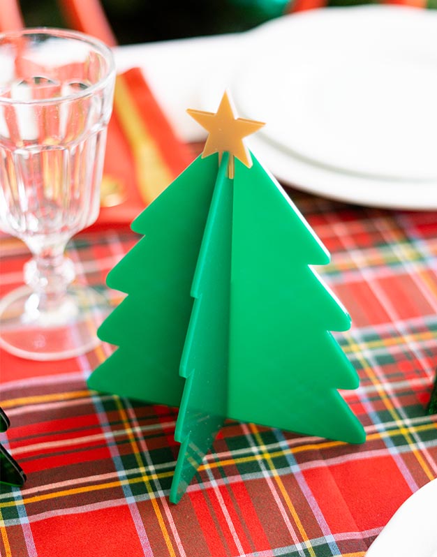 Árbol Navidad color con estrella dorada para decorar cualquier rincón o poner sobre la mesa y dar un toque navideño a tu hogra. ¡Descúbrelo!