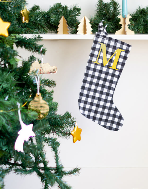 Bota Navidad Vichy personalizada este diseño sirve tanto para regalos de Papá Noel como Reyes Magos. Diseño único knots made with love para naviknots.