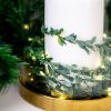 Guirnalda de luces y hojas artificiales para decorar cualquier rincón de tu Navidad. Es perfecta para pequeños toques de luz. ¡Descúbrelo!