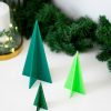 No te pierdas nuestro set 3 árboles navidad triangulares para decorar cualquier rincón, o poner sobre la mesa. ¡Descúbrelo!