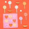 Mini toppers LOVE HEARTS de colores set 6 unidades con mensajes divertidos en varios idiomas perfectos para regalar. ¡Descúbrelos!