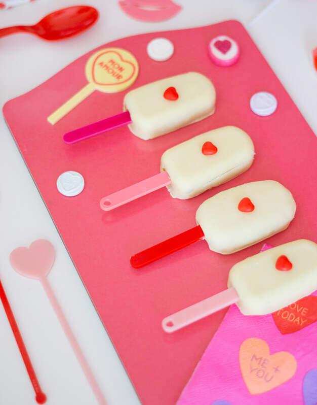 Set 10 palitos San Valentín para helado o popsicle en colores rosas y rojos. Para que tus heladitos de bizcocho queden IDEALES. ¡Descúbrelos!
