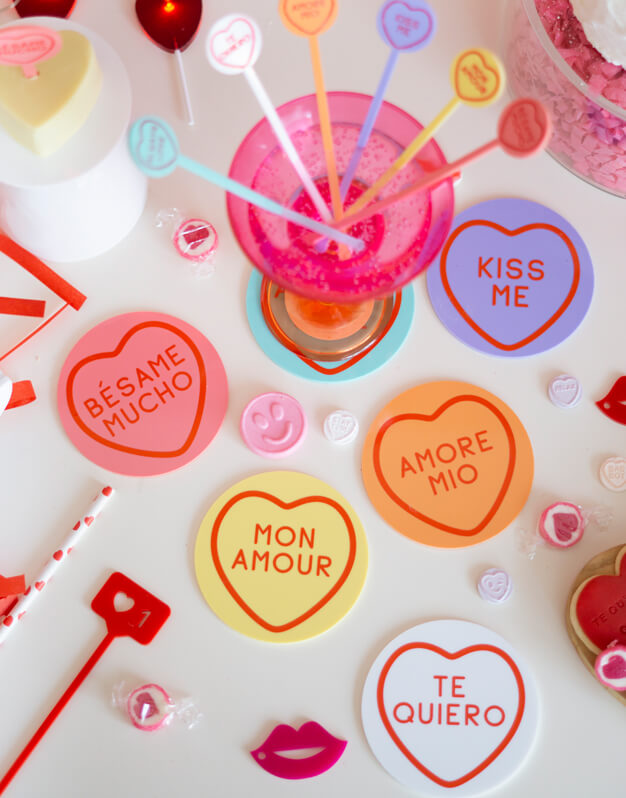 Posavasos LOVE HEARTS de colores set 6 unidades con mensajes divertidos en varios idiomas perfectos para regalar. ¡Descúbrelos!
