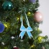 Lazos adornos para el árbol de Navidad con diseños en dos colores. Descubre nuesta tienda online con más de 100 adornos Navideños.