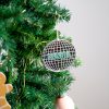 Bola disco adorno para el árbol decora tu árbol de navidad con este original adorno en forma de bola disco. ¡Descúbrelo!