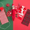 Divertido pack de accesorios Ropa Elfo Navidad para que el elfo pueda abrigarse, dormir, columpiarse o cocinar sin mancharse. ¡Descúbrelo!