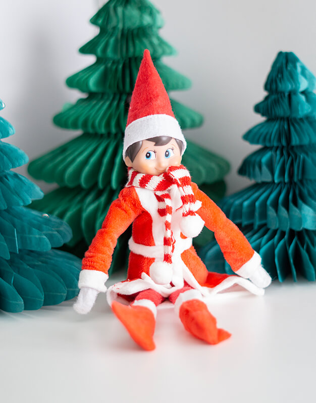 Divertido pack de accesorios Ropa Elfo Navidad para que el elfo pueda abrigarse, dormir, columpiarse o cocinar sin mancharse. ¡Descúbrelo!