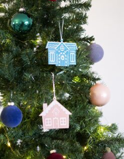 ADORNO | Gingerbread house